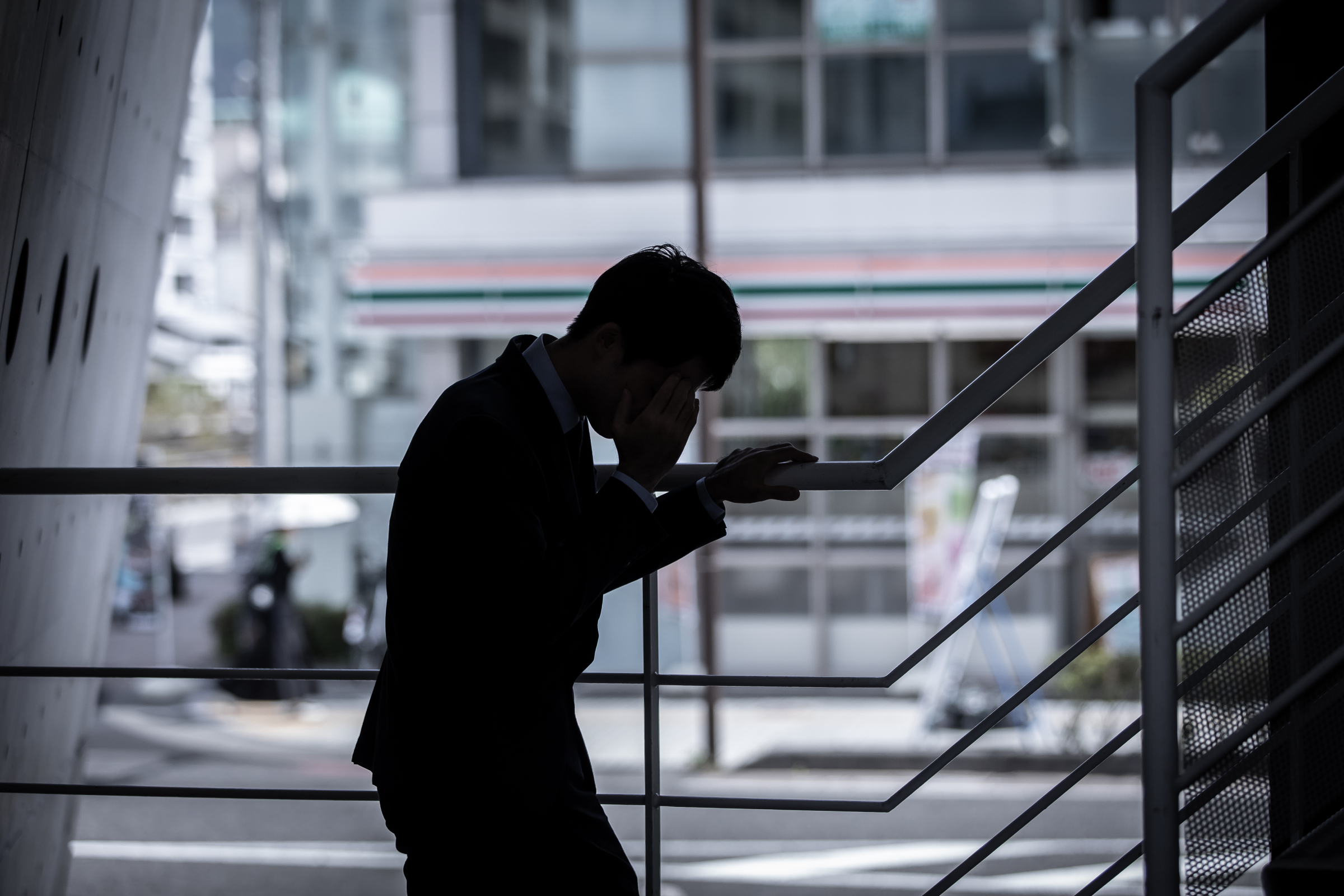 自己破産,債務超過